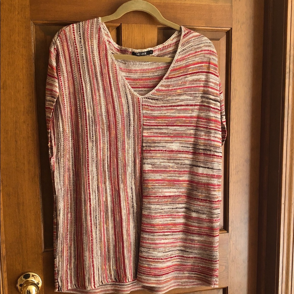 NWOT NIC+ZOE Vibrant Knit Top with Red, Tan and Cream Accents